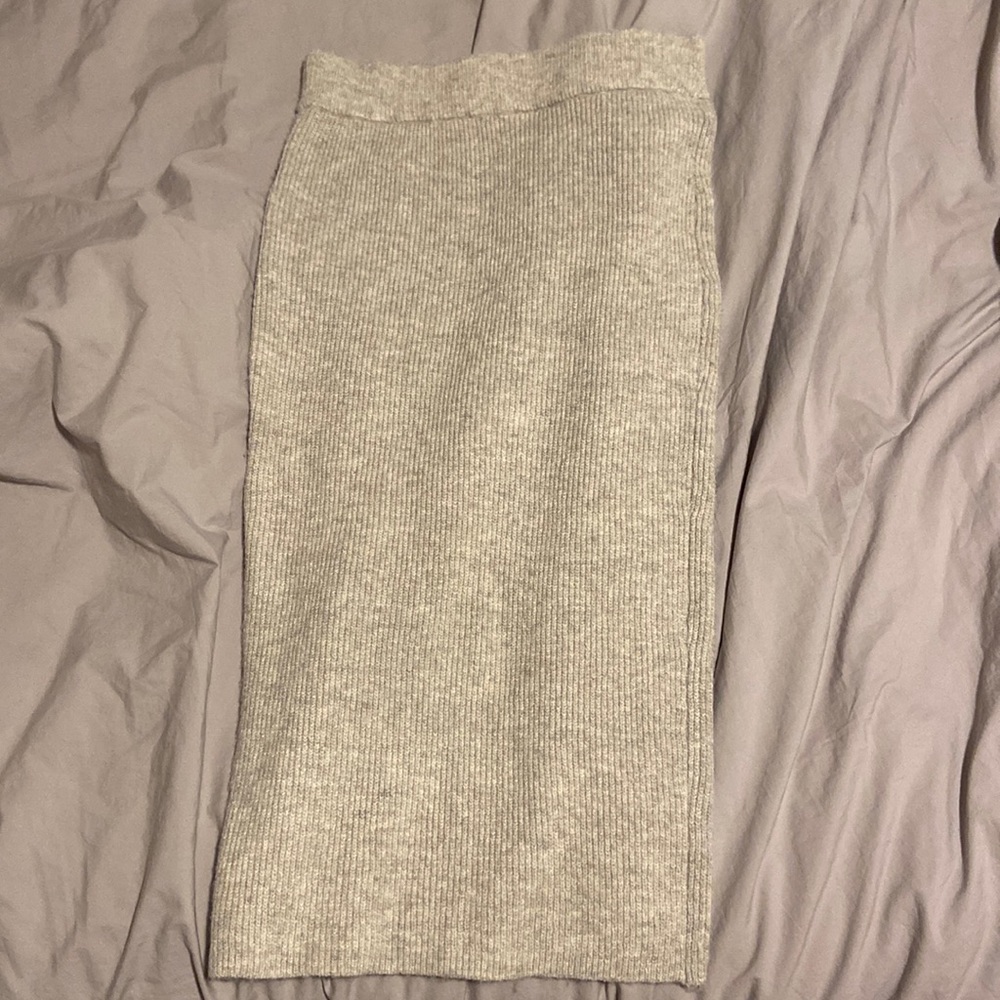 Beige knit midi skirt